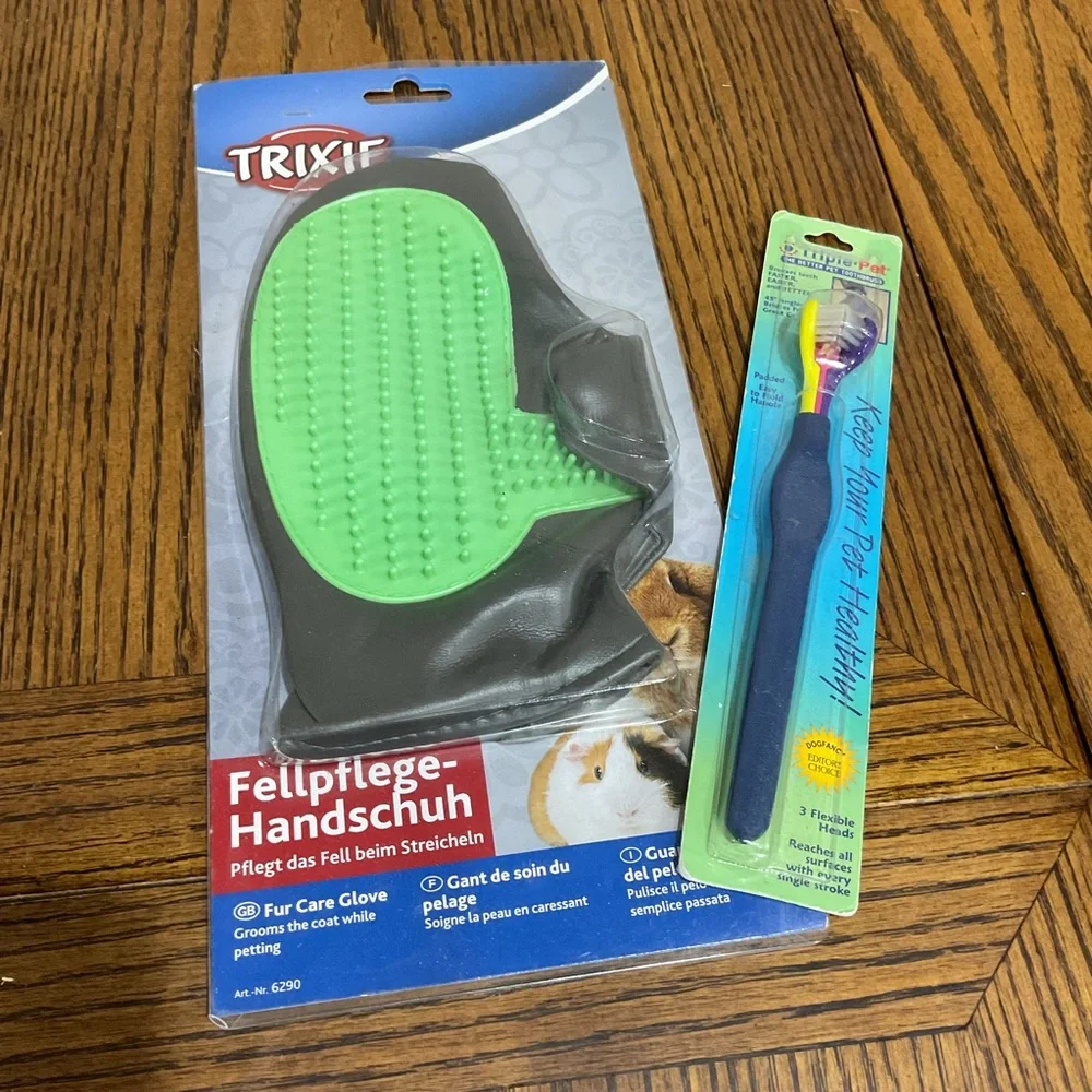 Trixie Green Fur Care Glove for Dogs